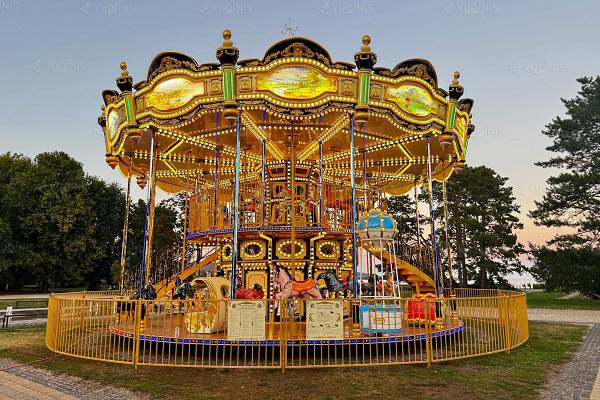 Should a Large Park Choose a Single-Decker or Double-Decker Carousel for Its Main Plaza?